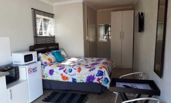 8 Soenie Avenue Self Catering