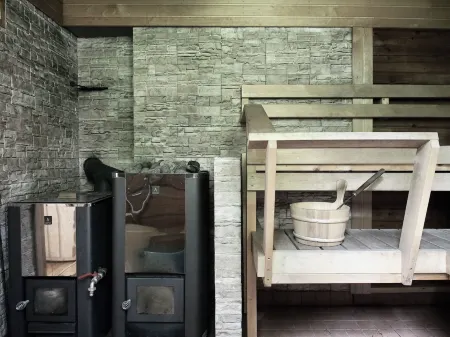 Cozy 4BR Lakeside Cottage with Sauna