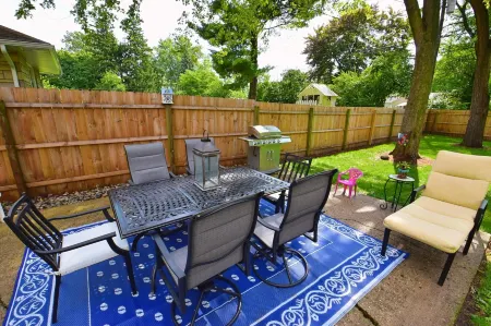 10 min Walk to ND Stadium 1820 Отели в г. Саут-Бенд