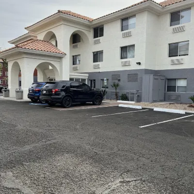 Holiday Inn Express & Suites PHOENIX - MESA WEST by IHG Hotels near Mekong Supermarket