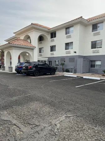 Holiday Inn Express & Suites Phoenix - Mesa West Отели в г. Меса