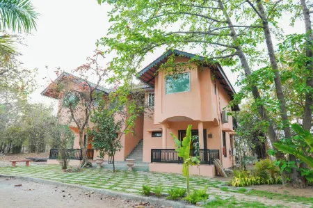 NidhiVann Wellness Retreat Resort Pench Отели рядом с достопримечательностью «Национальный парк Пенч»