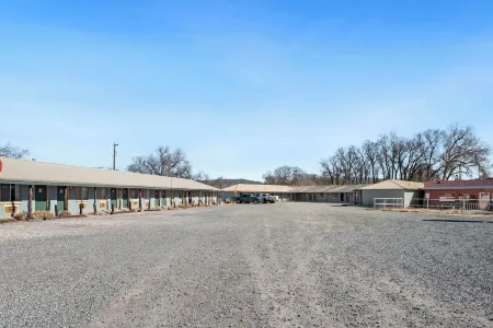 Smokey Bear Motel