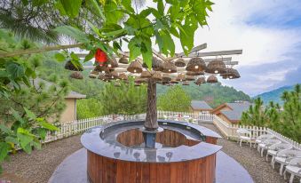 Jungle Lodge Resort