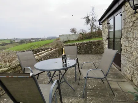 Vale of Glamorgan - Cottage - Sleeps 4 - Parking