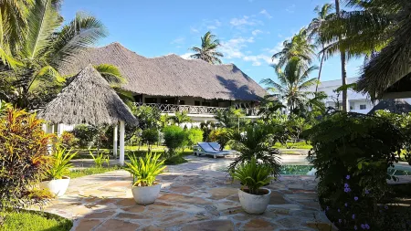Kisiwa Apartments Watamu - at Ascot Resort - Отели рядом с достопримечательностью «Watamu Beach»
