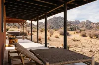 Breathtaking Mountain Views and Cozy Outdoor Oasis - Stylish Retreat Hotels in Pioneertown