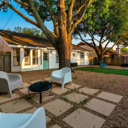 Charming & Bright W Lounging Pool and Hot Tub
