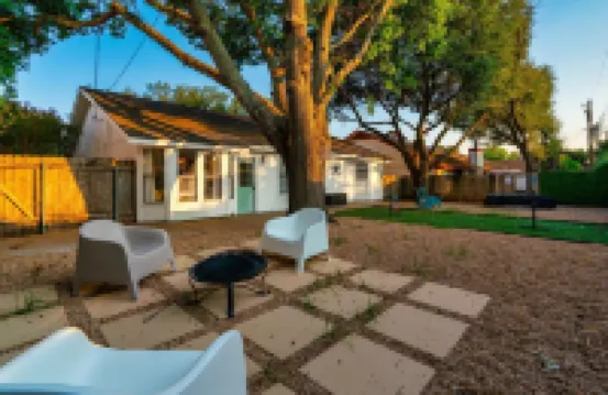 Charming & Bright W Lounging Pool and Hot Tub