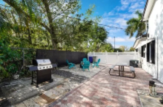 Tropical Oasis with Pool and Outdoor Kitchen - Charming Escape