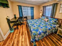 Tropical Lagoon Getaway: River View ~ Hot Tub