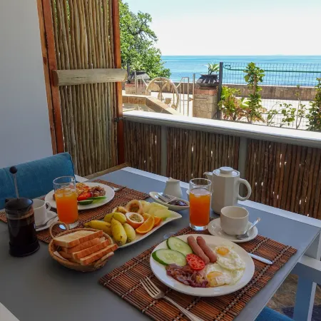 La Petite Maison and Sea Splash