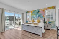 1/2 Block 2 Beach, Rooftop Balcony, Linens + Towels included.