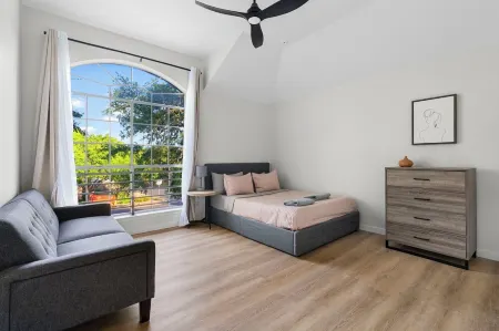 4BR ~Heated Pool+Jaccuzi+Sauna+PoolTable+Arcades+Karaoke Stage - near Domain