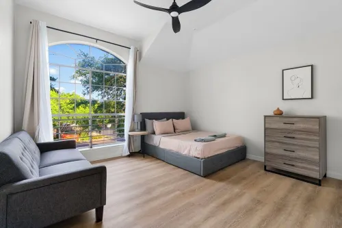 4BR ~Heated Pool+Jaccuzi+Sauna+PoolTable+Arcades+Karaoke Stage - near Domain