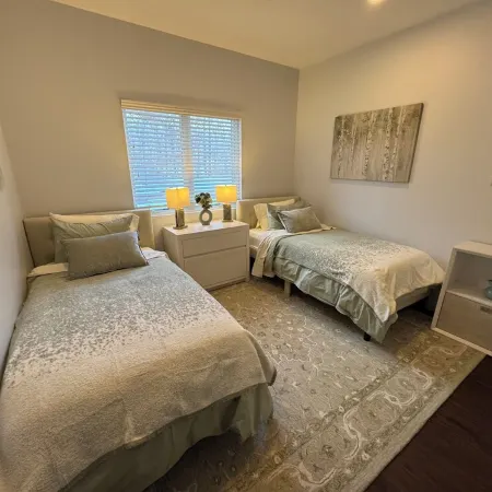 5Br, 5BA on Cul-De-Sac, Big Pool, Jacuzzi, Gym, Beautiful Bay Beach