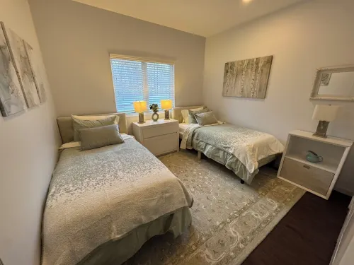 5Br, 5BA on Cul-De-Sac, Big Pool,  Jacuzzi, Gym,  Beautiful Bay Beach