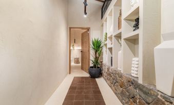 Provenza 6 Bedroom House by Housy Host