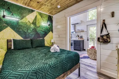 Romantic Treehouse / Hot Tub, Pets & Disc Golf Các khách sạn gần Smoky Mountain Ziplines