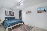 Cozy & Colorful garden unit in Logan Square Hotels in 