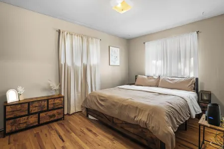 Cozy Wyoming Home in Casper Отели рядом с достопримечательностью «Casper Events Center»