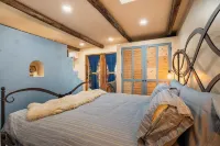 Steps to the Historic Santa Fe Plaza