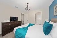 6BR Luxury Home, Pool + Jacuzzi, Near Disney ChampionsGate Golf Resort附近的飯店