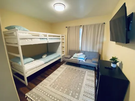 Enjoy San Diego! Less than 5-min drive to Sesame Place and NICU Amphitheater! Отели в г. Чула-Виста