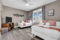 Walk 2 Beach with Linens + Towels and Park 2 cars Hotel dekat Coin Castle