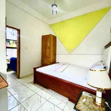 1 Bed Studio Sleeps 2 - Wifi Balcony Parking