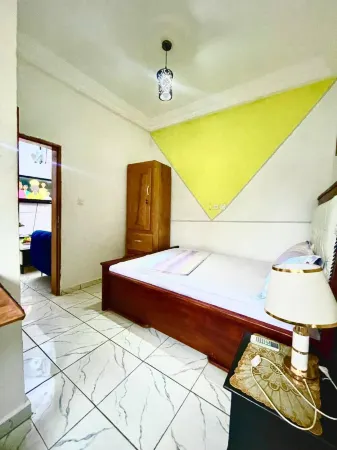 1 Bed Studio Sleeps 2 - Wifi Balcony Parking