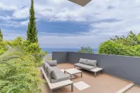 Cristiano Ronaldo Airport View Hotel a Machico