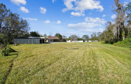 寧靜。封閉的莊園住宅。私隱。