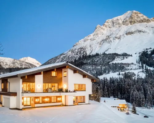 Chalet Lilly - Luxury by A-Appartments Mit Ski in - Ski Out Hotels in Lech