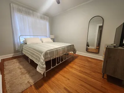 Katherine's Cozy Bungalow! No Check-out List!! Hotels near Rose-Hulman Institute of Technology