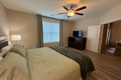 3-bed condo, 1 floor, mins from beach and Marshwalk, year round golf & fishing.