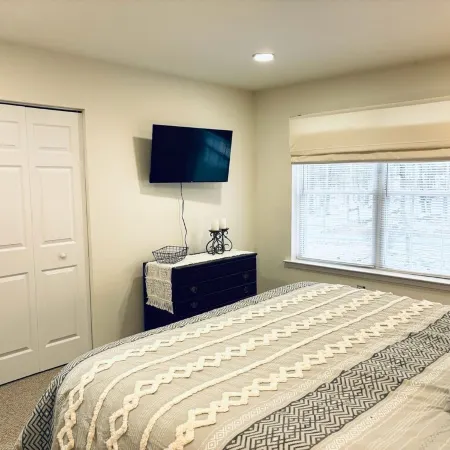Spacious 5 BDRM Masthope Chalet with Private Movie Theater & AWESOME Game Room