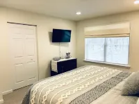 Spacious 5 BDRM Masthope Chalet with Private Movie Theater & AWESOME Game Room