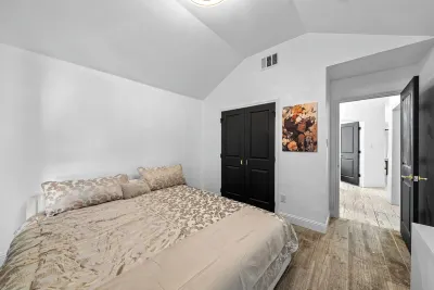 Cozy 3-bedroom house in welcoming Arlington with WiFi, AC