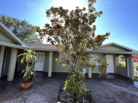 Lovely comfy clean apartment. Close to State parks/ beaches/ restaurants.