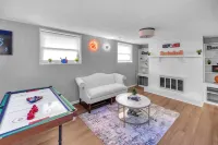Modern 4-bedroom house near Lake Decatur