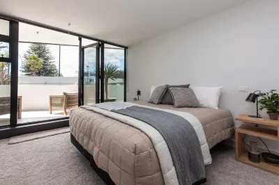Designer Seaview Chic accommodation for the discerning traveler