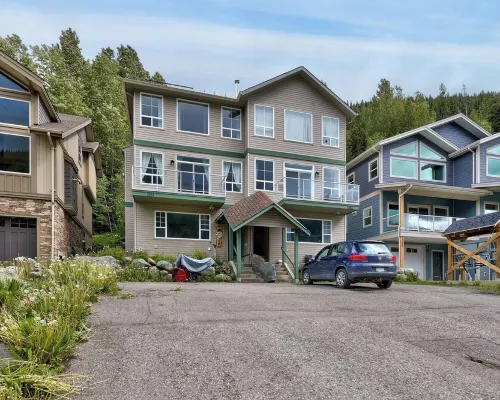 The Marmot's Den - Large Family-Friendly Ski Retreat in Sun Peaks Hotels in Sun Peaks