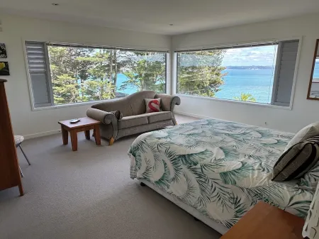 Luxury clifftop retreat in Tindalls Bay, Whangaparaoa Peninsular, Auckland Отели в г. Уангапараоа