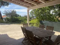 Ground-floor villa, 70 m2, 1 min from the beach, sea view, close to shops