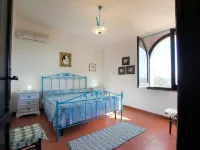 Villa Mary in Pula: exclusive location with private access to the beach Hotels in Perd'e Sali