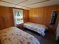 3 one-bedroom fully equipped cottages with free WIFI /weekly rental Hotels in Southport