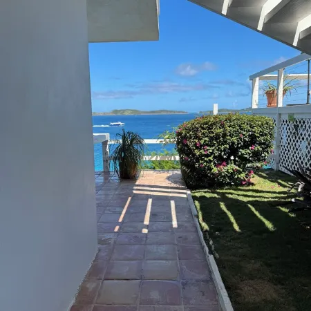 Waterfront,Private pool,Breathtaking Views,Great Location. Enjoy paradise!