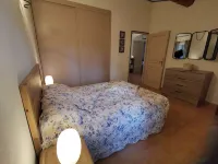 Charming cottage in the countryside between St Rémy de Provence and Avignon Hotels in Eyragues