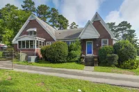 Cozy 3-bedroom townhome in charming Columbia with WiFi, AC Hotels near Palmetto Trailhead parking